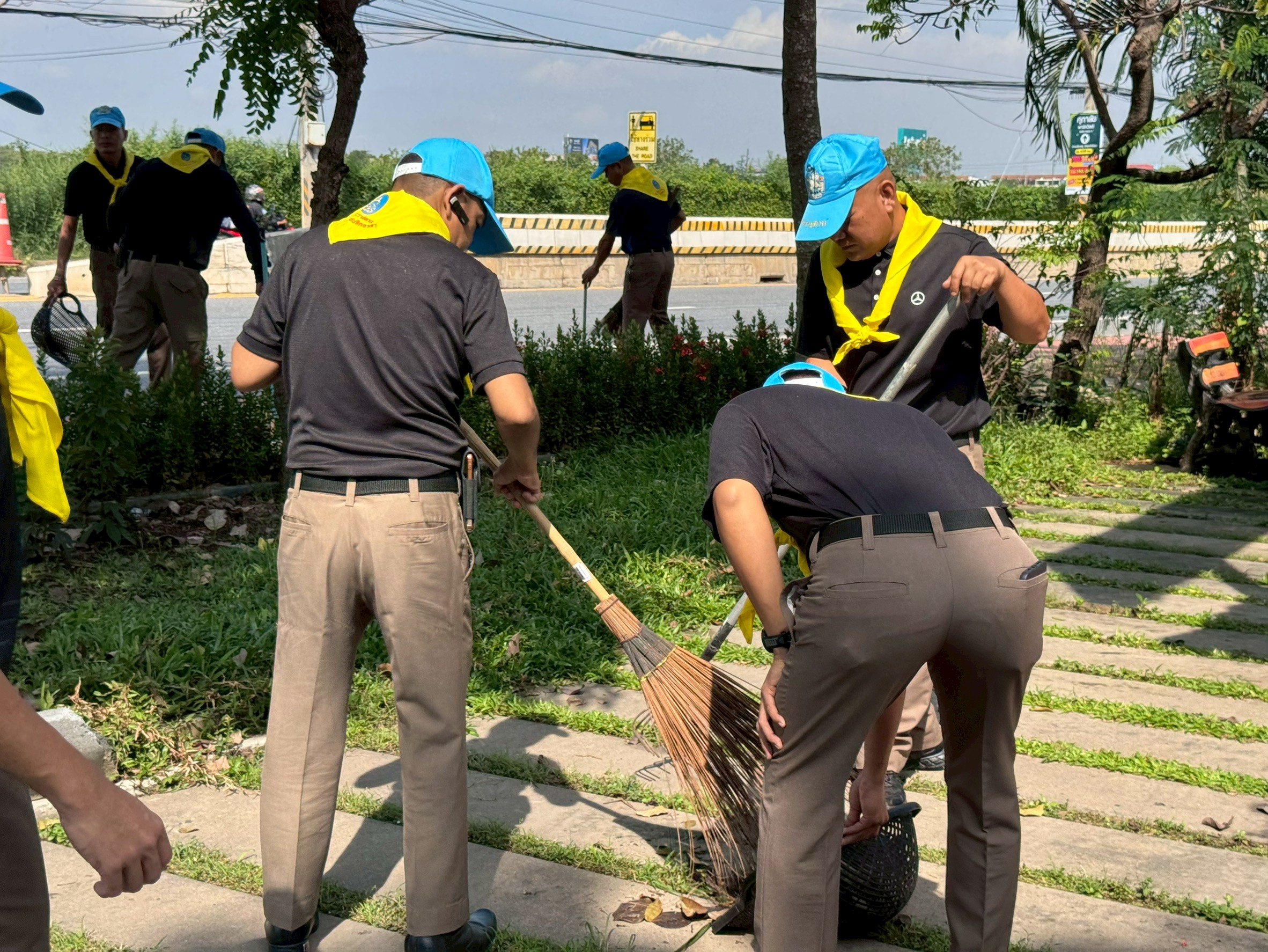 LINE_ALBUM_กิจกรรมจิตอาสา ตู้พระตำหนัก 11 พ.ย.68_251119_46