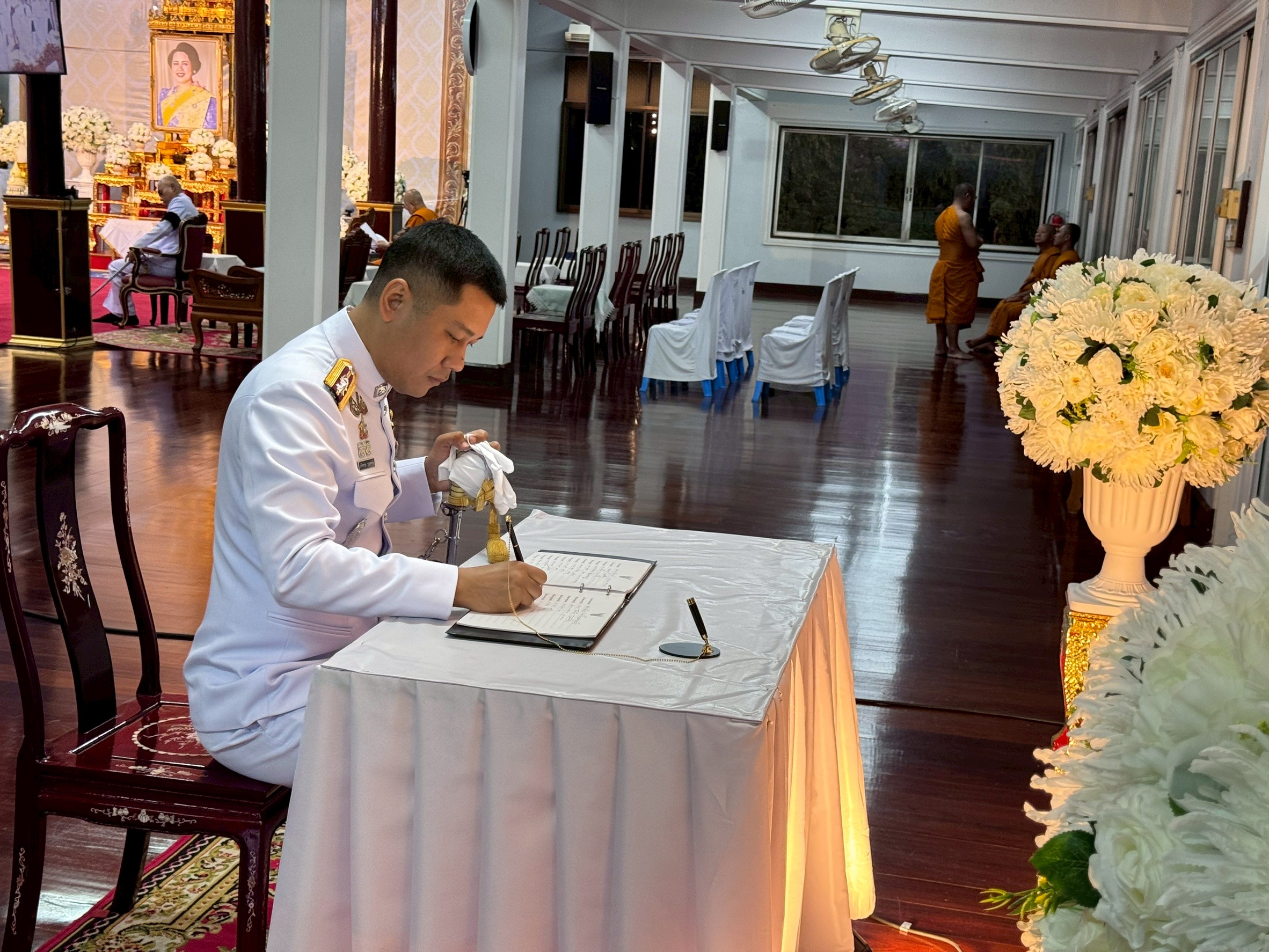 LINE_ALBUM_สวดอภิธรรมพระพันปี_251117_14