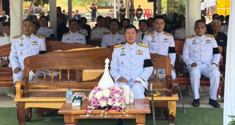 พระบาทสมเด็จพระเจ้าอยู่หัว ทรงพระกรุณาโปรดเกล้าฯ พระราชทานพระบรมราชานุเคราะห์ในการพระราชทานเพลิงศพ