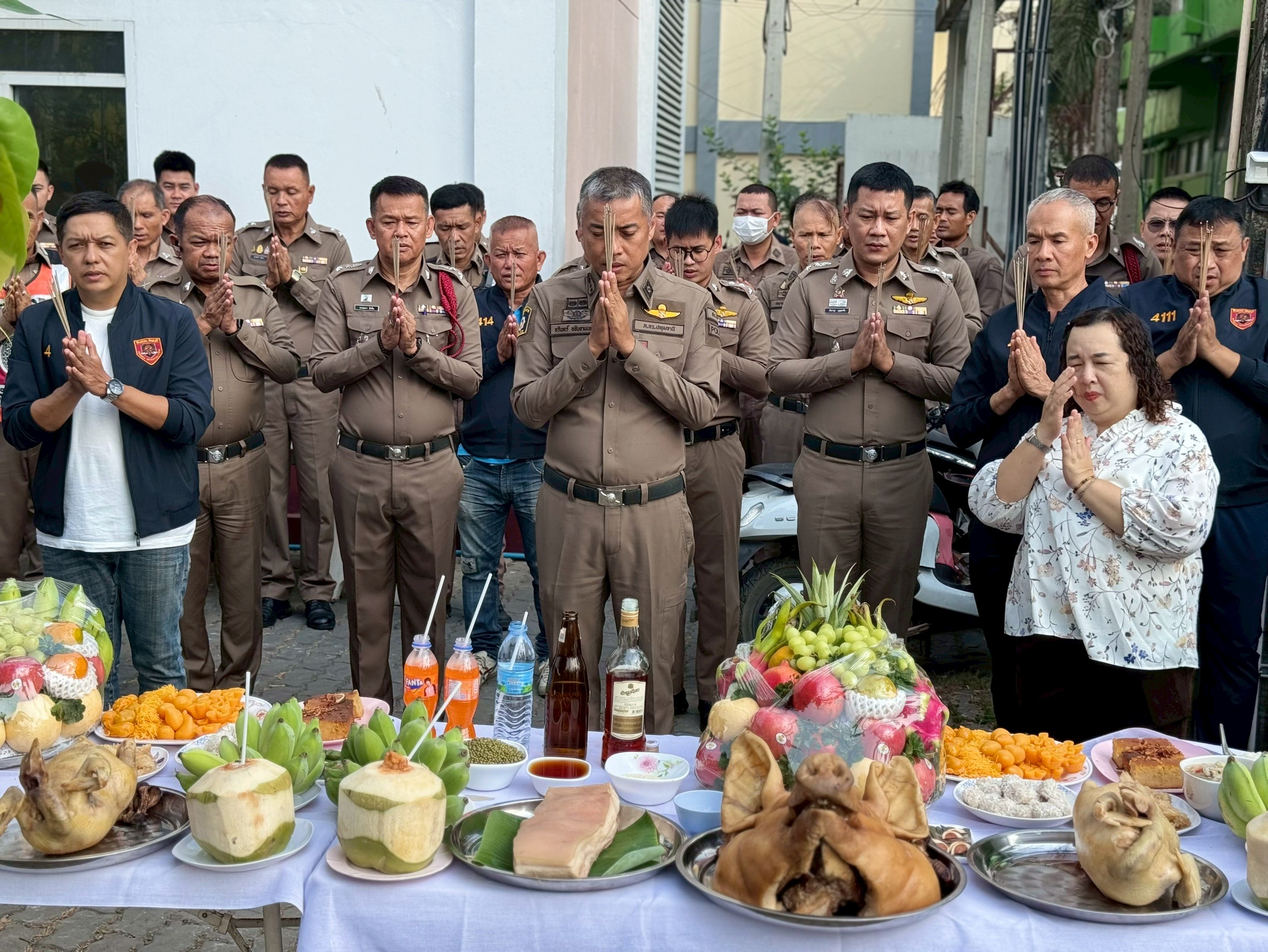 LINE_ALBUM_ทำบุญโรงพัก 3 เม.ย.69_260403_145