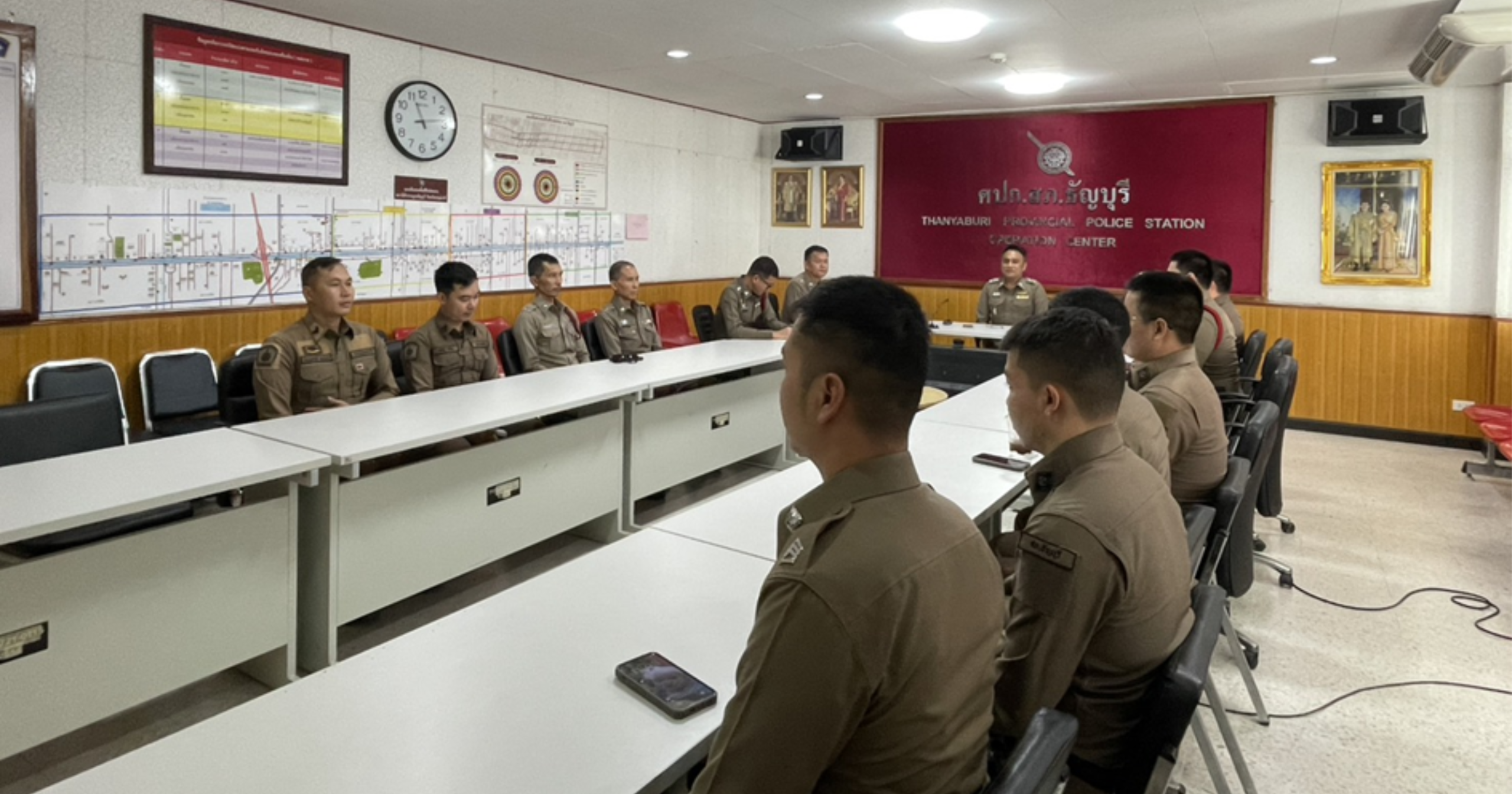 ประชุม พงส.ฯ และ จนท.งานสอบสวน สภ.ธัญบุรี กำชับให้ถือปฏิบัติตาม กฎหมาย ระเบียบ คำสั่ง และแนวทางปฏิบัติที่เกี่ยวข้องกับงานสอบสวนฯ